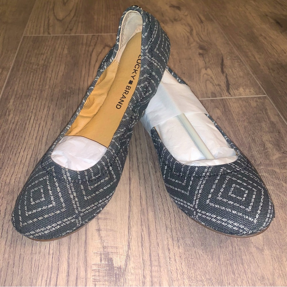 NWT Gray print Lucky Brand size 8 Emmie ballet flats